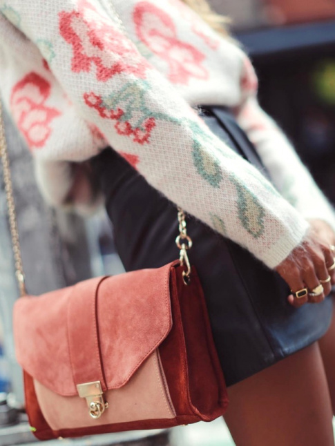 Oui au sac s'autorisant un petit coup de blush !