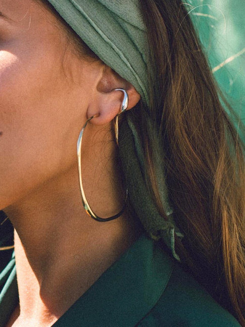 Oui aux boucles d'oreilles no-minimalistes