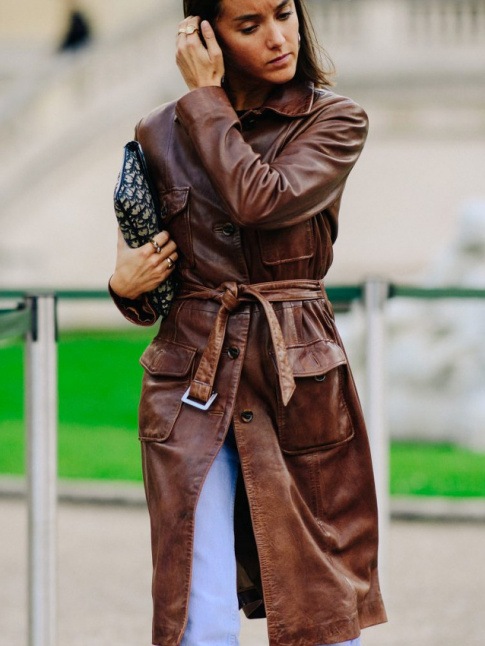 Wanted : un trench en cuir chocolat patin par le temps