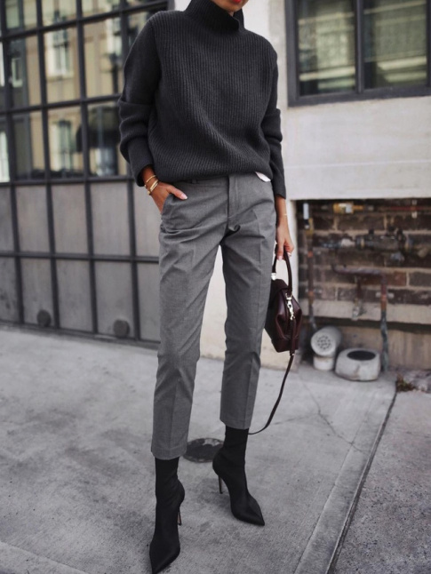 Et si l'on rehaussait nos looks citadins d'une paire de bottines chaussettes hautes perches ?
