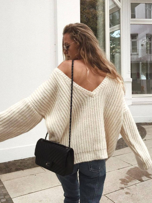 Bonne ide du jour : porter  l'envers nos pull-overs grand col V !