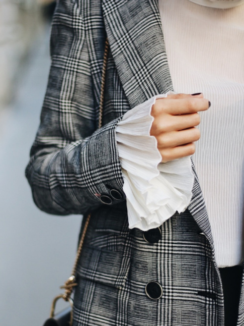 Blazer  carreaux + longs poignets plisss = le bon mix