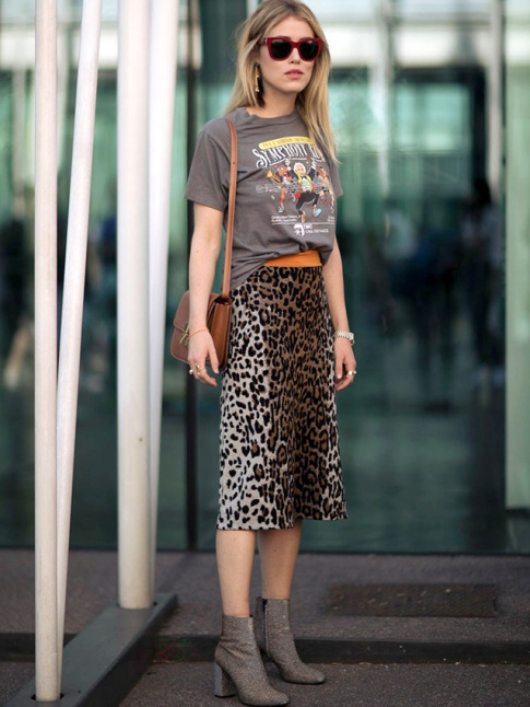 Jupe crayon lopard + tee-shirt vintage = le bon mix