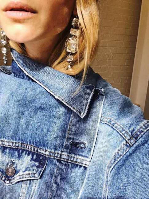 Pour ou contre le boutonnage alternatif de la veste en jean ?