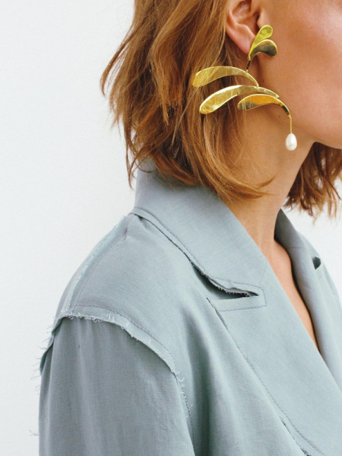 Oui aux boucles d'oreilles aux allures de mobile chic !