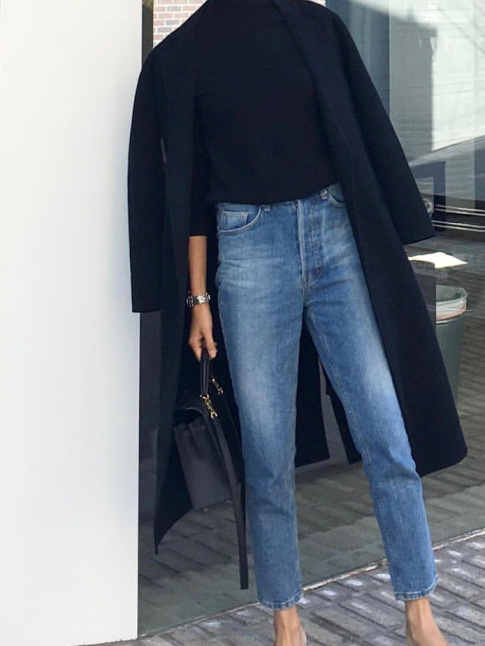 Rien de tel qu'un jean droit court sur la cheville pour twister une tenue classique/chic !