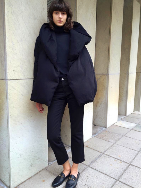 Oui  la doudoune plus minimaliste chic que sportswear !