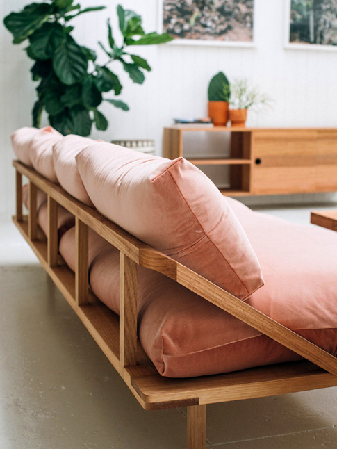 Velours ras rose + design minimaliste = le bon mix