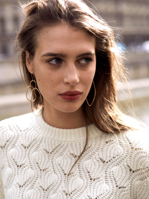 Maxi - mais fines - boucles d'oreilles + pull-over dlicat = le bon mix