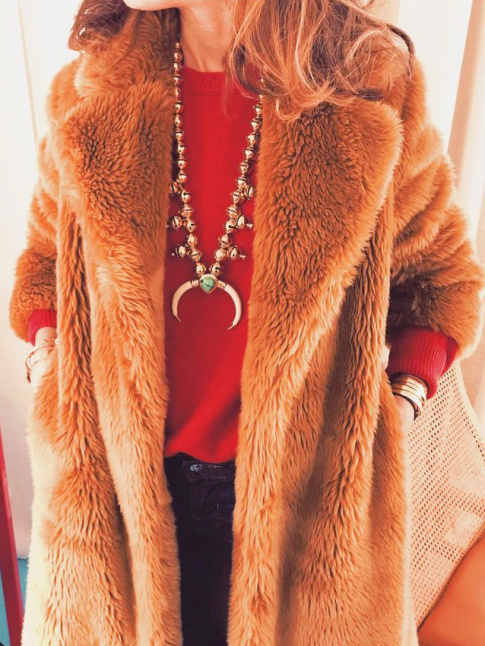Mlant nergie seventies et excentricit chaleureuse, ce look a tout bon !