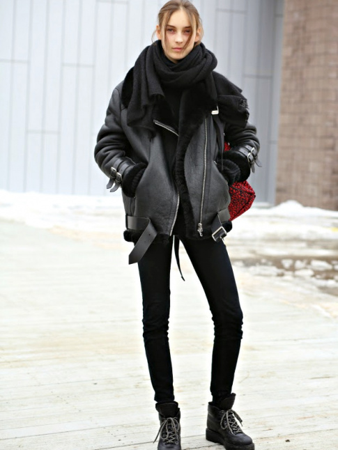 Le total look noir fonctionne aussi en mode grand froid !