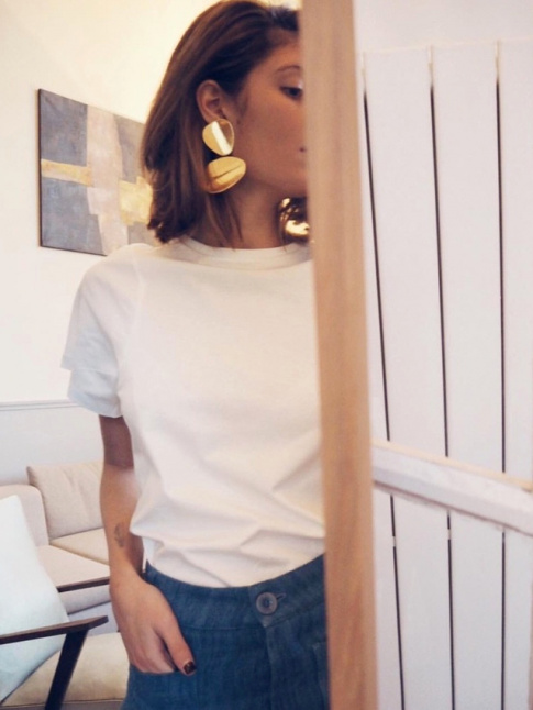 Pour les ftes, une maxi paire de boucles d'oreilles nous permettra de faire simple sur le reste du look