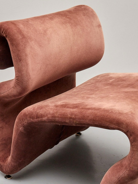 Cette chaise Jan Ekselius a beau dater de 1970, elle n'a pas perdu une once de sa force gourmande...
