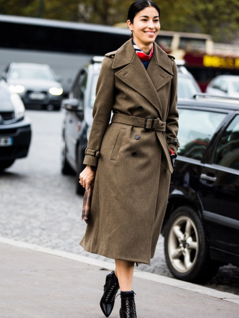 Trench pais + bottines pointues  lacets = le bon mix