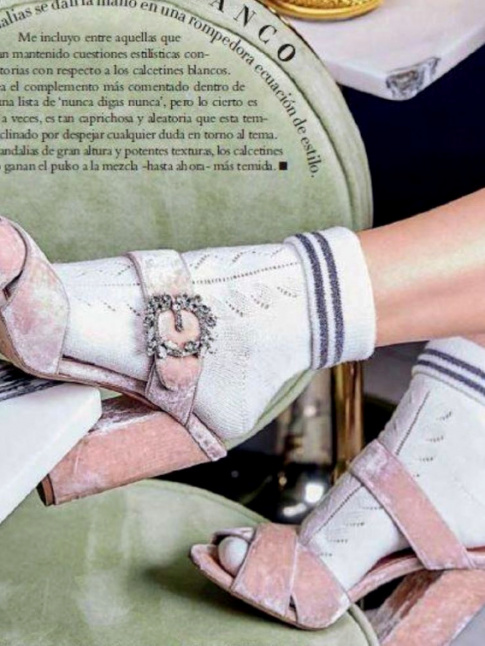 Le duo socquettes/sandales  talons : nouveau classique ou gimmick agaant ?