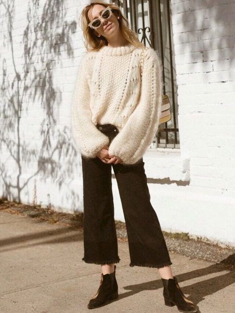 Pull volumineux mais lger + lunettes funky + jean 7/8 = le bon mix
