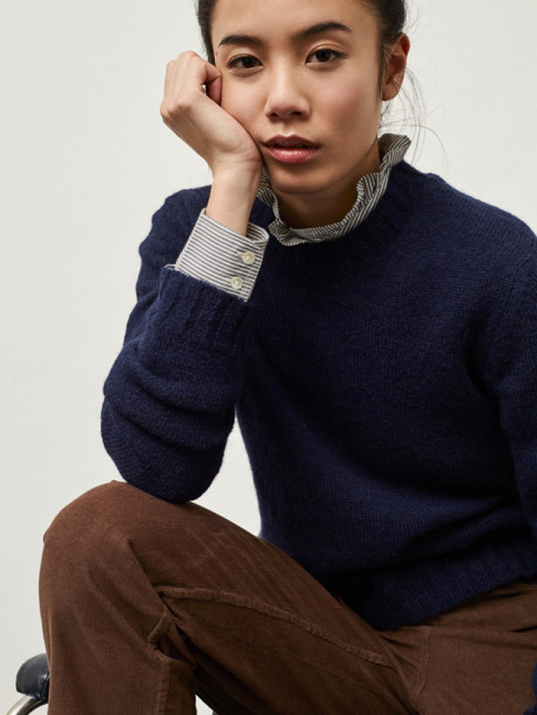 Le petit col volant, l'atout romantique des looks casual