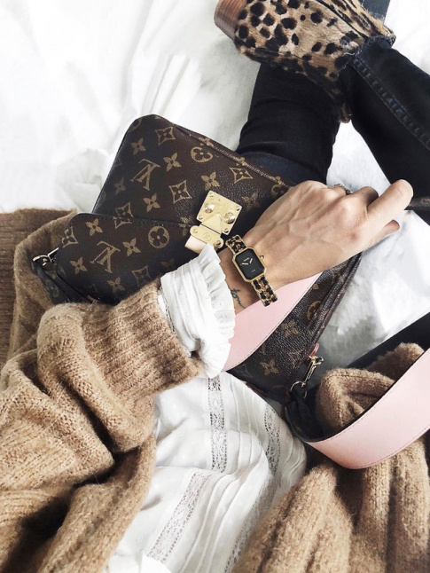 Mix aux bons coloris et aux bonnes matires, le monogramme LV se fait presque dsirable