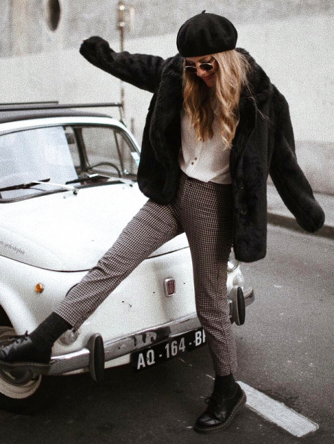 Oui au tlescopage entre pantalon 7/8  carreaux, veste en fausse fourrure et bonne humeur !