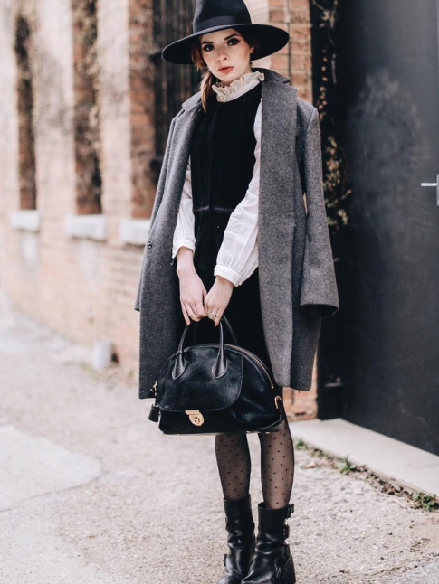 Entre coquetterie fminine et pice masculine, ce look trouve le bon quilibre