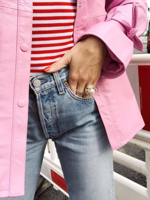 Cuir rose + maille marinire rouge et blanche + jean bleu dlav = le bon mix