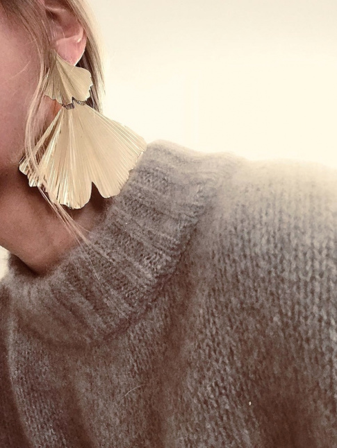 Reflets dors oversize + maille duveteuse = le bon mix