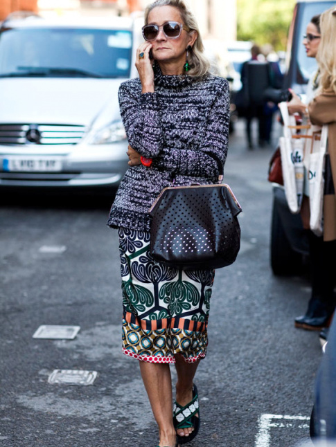 Oui au mix imprim exotique/pull cosy !