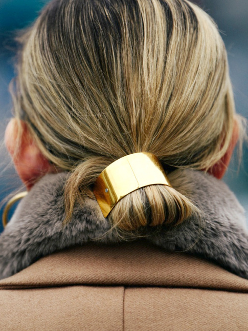 Oui aux accessoires capillaires susceptibles de booster un look classique !