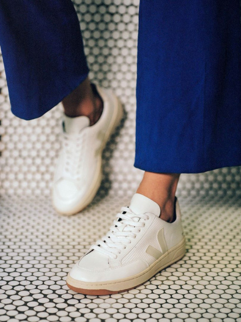 En matire de baskets blanches, Veja tire son pingle du jeu
