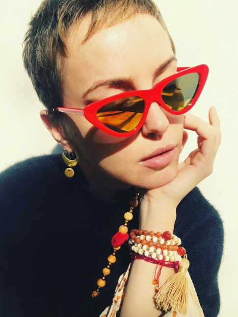 Lunette no cat-eye + bijoux traditionnels = le bon mix