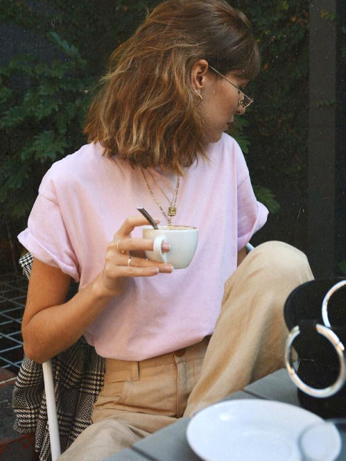 Wanted : un tee-shirt rose ple  peine ample aux manches faciles  roulotter