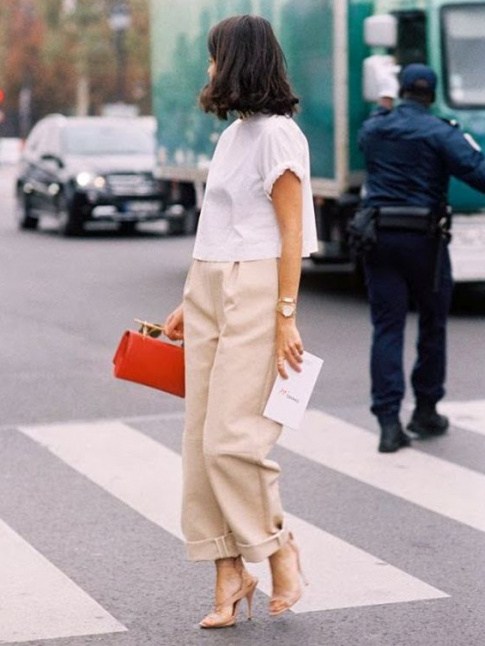 Entre dtails sophistiqus, pice masculine et tee-shirt blanc, ce look a tout bon !