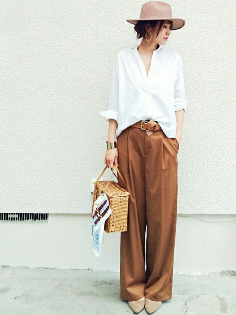 Oui au pantalon large  pinces port en mode dcontract !