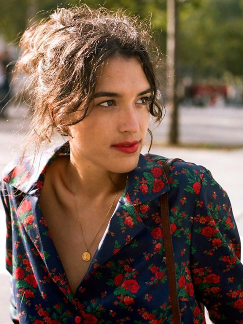 Rien de tel qu'un trait de rouge  lvres pour sophistiquer un look printanier !