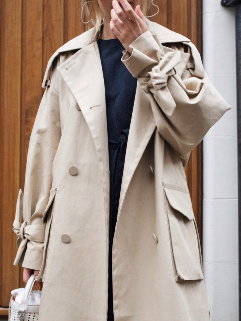 Oui au trench-coat au volume exprimental !
