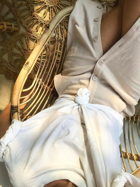 Entre style casual et matire naturelle, cette silhouette a tout bon !