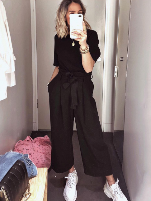 Mlant monochrome chic et dgaine confortable, ce look a tout bon !