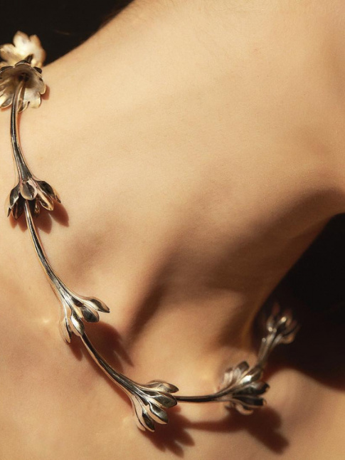 Mlant dlicatesse et romantisme pur, ce collier Pamela Love a tout bon !