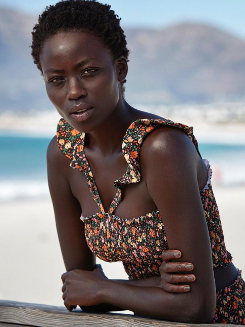 Wanted : un maillot une pice  fleurettes sortant lgrement des sentiers battus !