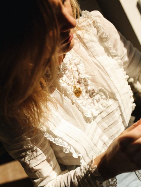 Mlant air dsuet et toffe lgre, cette blouse a tout bon !
