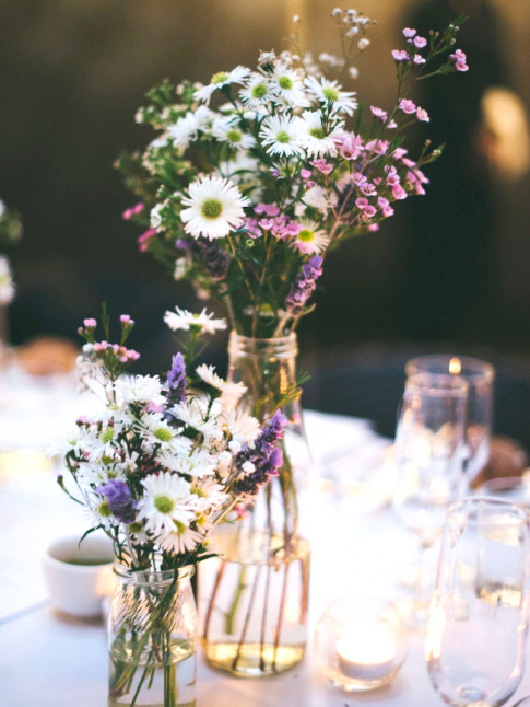 Fleurs des champs + bouteille en verre = le bon mix