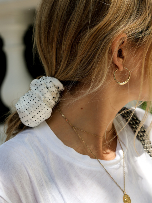 Toujours penser  sophistiquer le tee-shirt blanc !