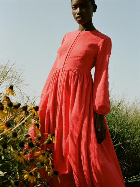 Mlant volume dsuet et couleur vibrante, cette robe Mara Hoffman a tout bon !