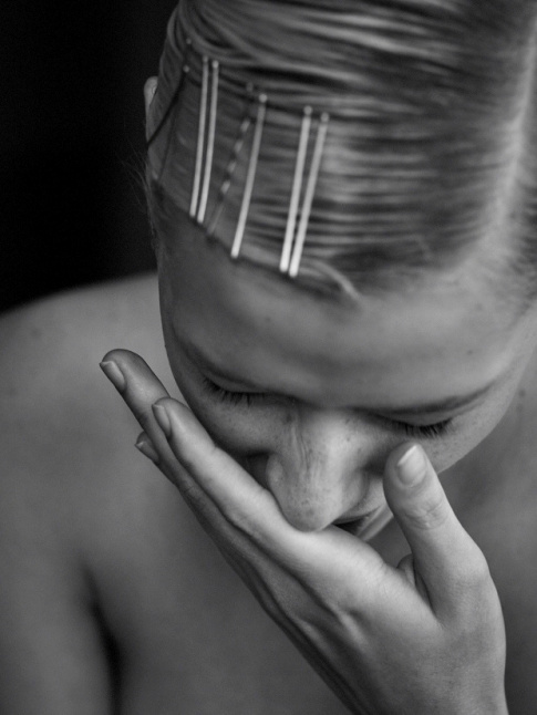 Rien de tel que quelques petites pinces  chignon pour styliser les coiffures les plus sages !
