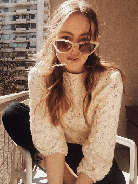 Lunettes blanches cat eye + petit pull torsad = le bon mix
