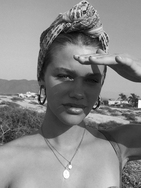 Rien de tel qu'un foulard nou en turban pour magnifier le visage d'une femme...