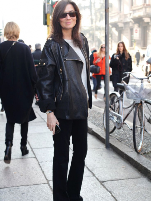 Jean flare noir + blouson carbone oversize = le bon mix
