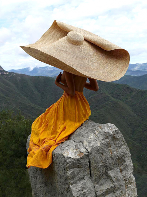 Quand un chapeau fait perdre la tte aux instagrameuses...