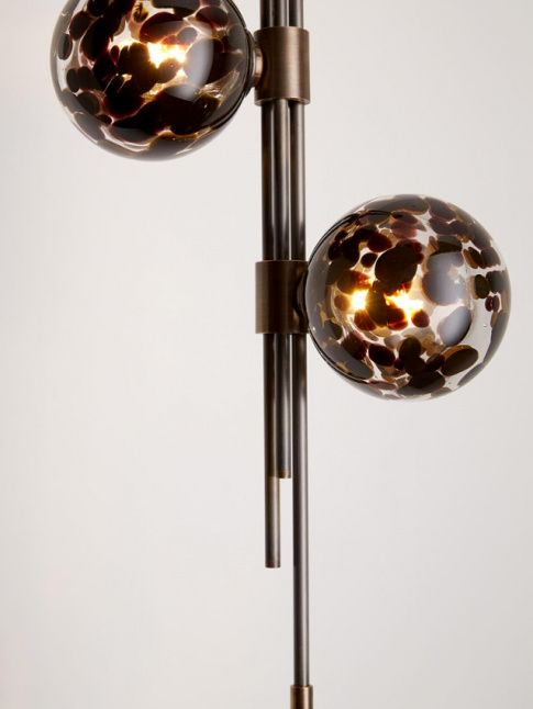 Mlant tachet insolite et volume design, cette lampe a tout bon !