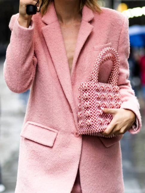 Rien de tel que le tlescopage de textures pour twister un look monochrome !